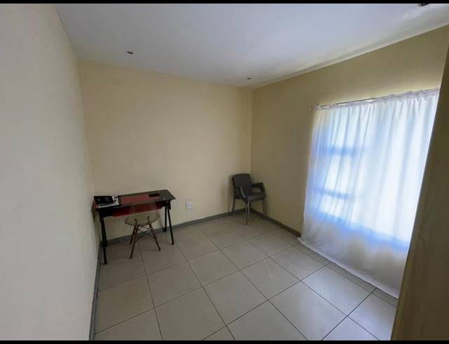 2 BEDROOM APARTMENT FOR SALE IN ROOIHUISKRAAL NORTH
